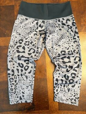 Adidas Climalite Leopard Print Capri Leggings Women’s Size M